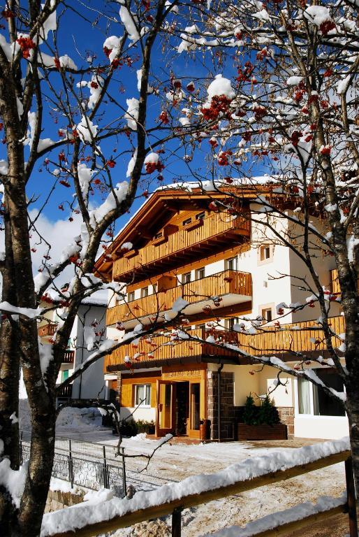 Residence Adler San Martino Di Castrozza Exteriör bild