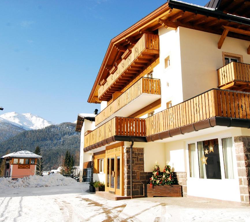 Residence Adler San Martino Di Castrozza Exteriör bild